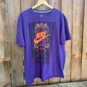 NIKE Men's Purple Throne Basketball Graphic Tee Shirt Short Sleeve Size XL